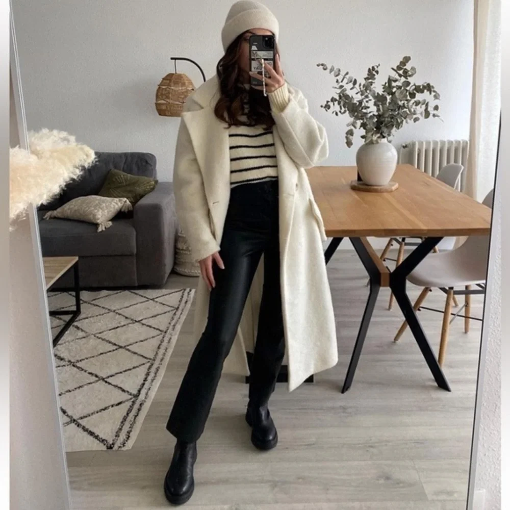 BLOGGERS FAVORITE NWT Zara Faux Leather Mini Flared Pants - Picture 6 of 15